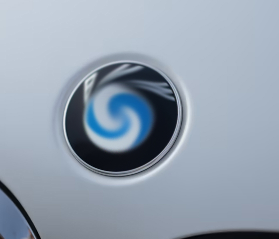 AUTOCOLANTE / SÍMBOLO CAPOT COM BASE PARA BMW 77.3MM AUTOCOLANTE / SÍMBOLO CAPOT COM BASE PARA BMW 77.3MM