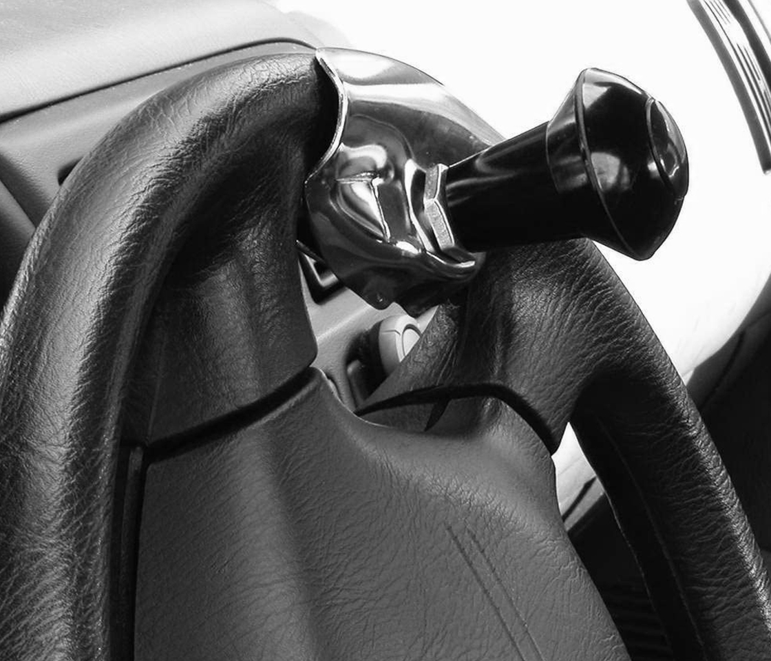 MOCA DE VOLANTE PRETA BRACADEIRA METALICA 00135