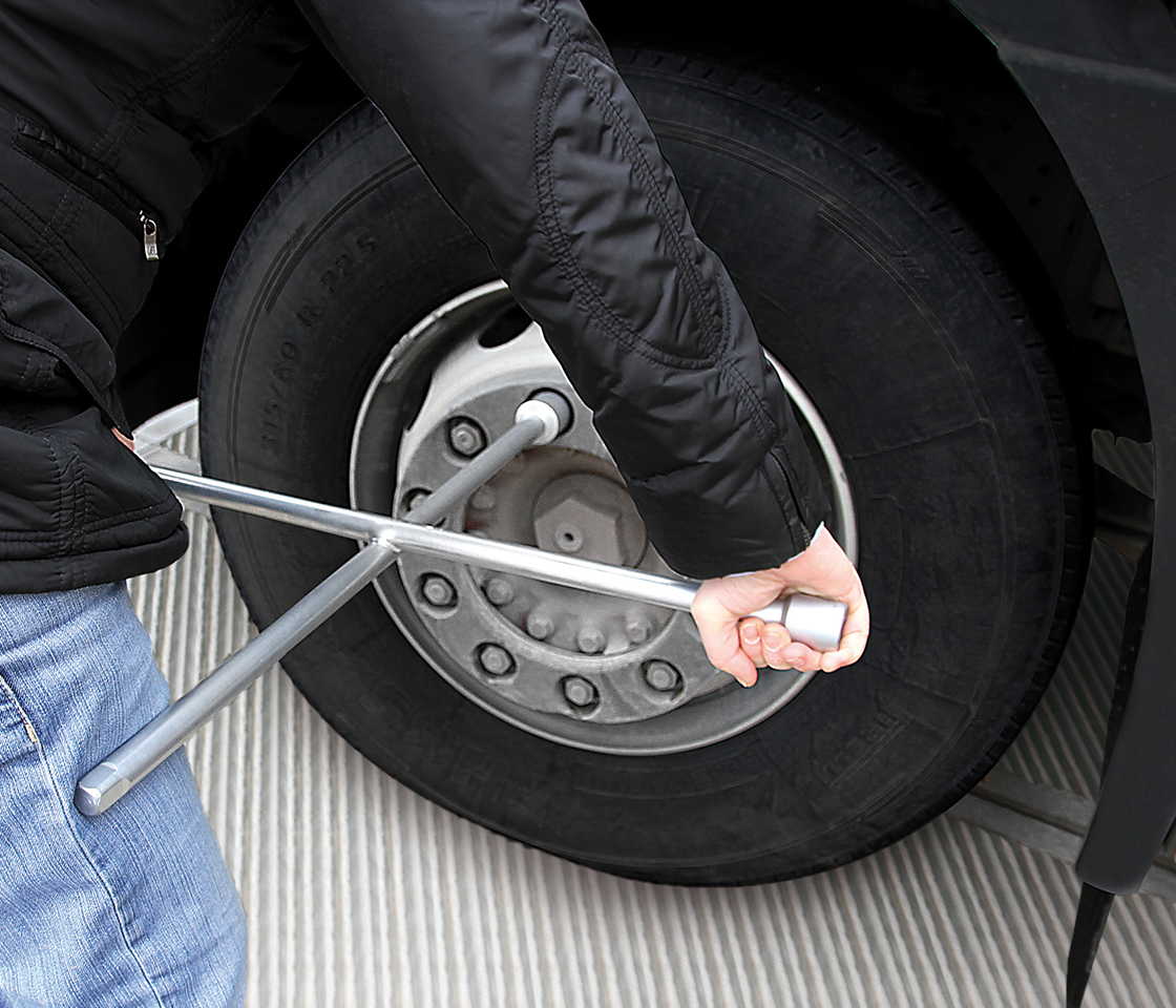 CHAVE RODAS EM CRUZ 24 | 27| 30 MM 65922 LAMPA